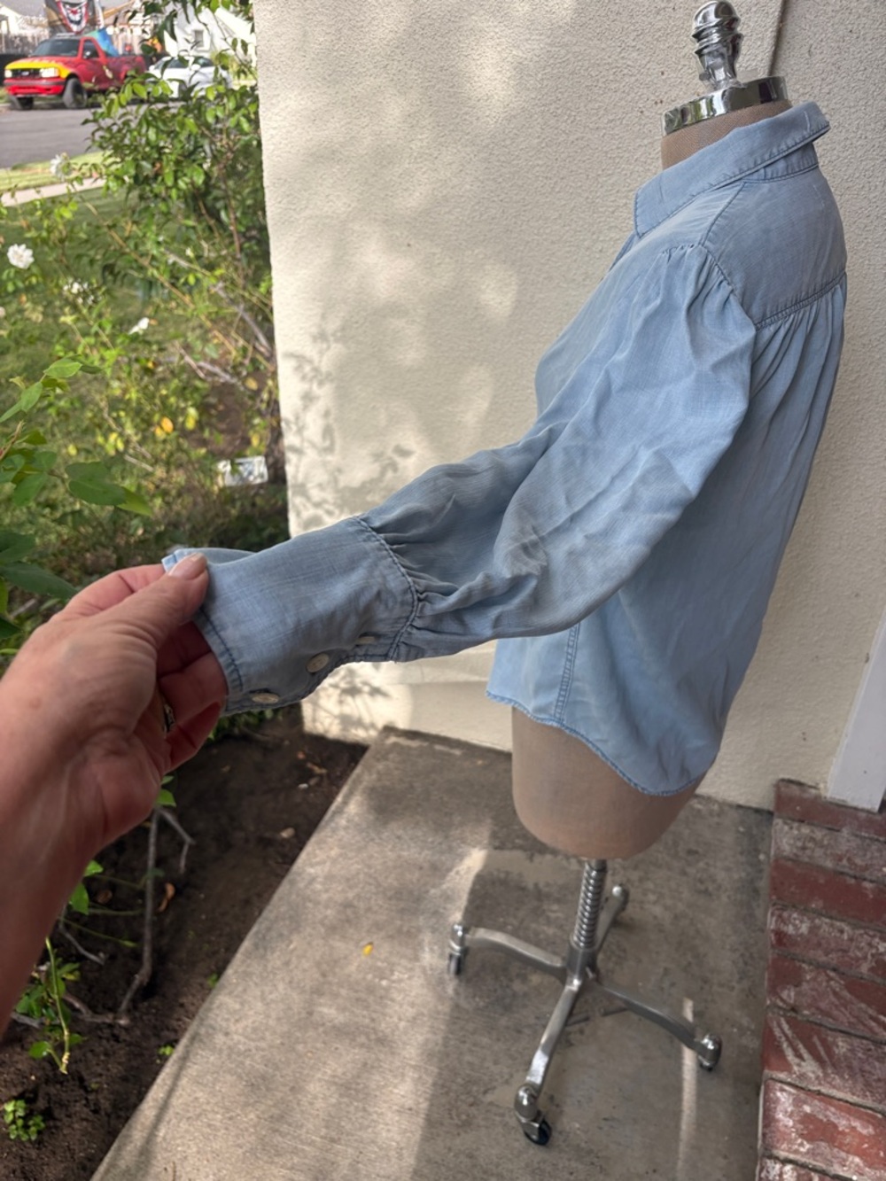 FRAME Denim Light Blue Chambray Button-Front shirt w/ puff sleeves from Neiman’s - Picture 5 of 11